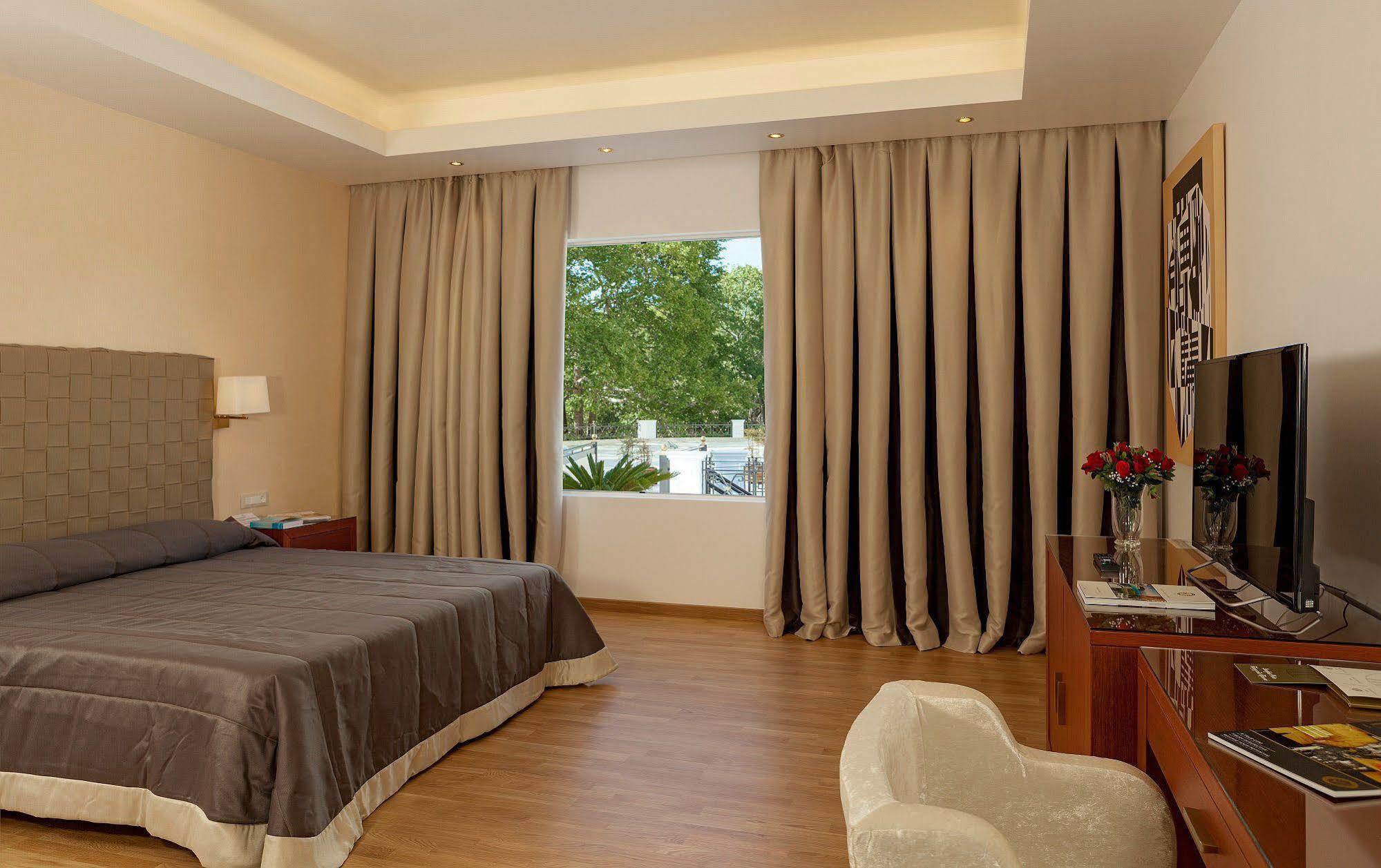 เทโอเซเนีย เรสซิเดนซ์ Hotel กีฟีเซีย ภายนอก รูปภาพ